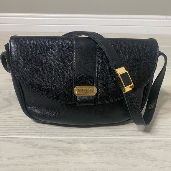 Pierre Balmain Handbags - Pierre Balmain Black leather shoulder bag